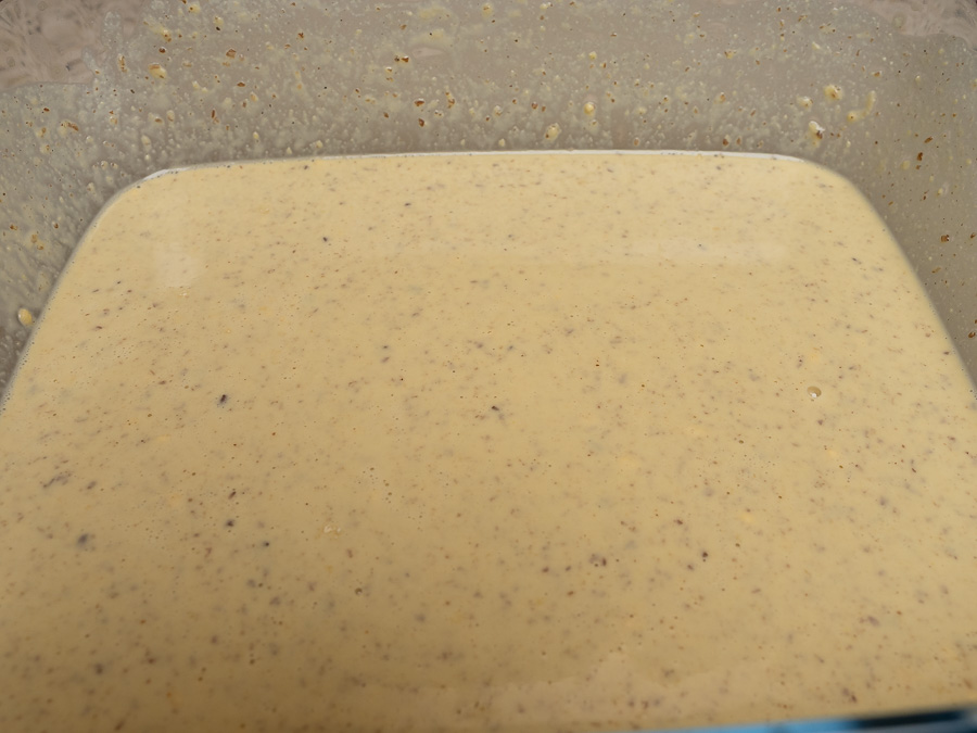 Vegán bundás kenyér sűrű, tojásmentes masszája csicseriliszttel