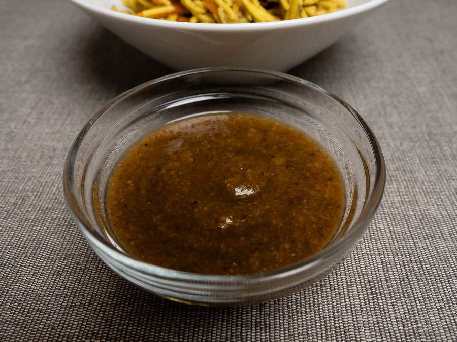 Selymes házi vegán wok szósz egy üveg tálban