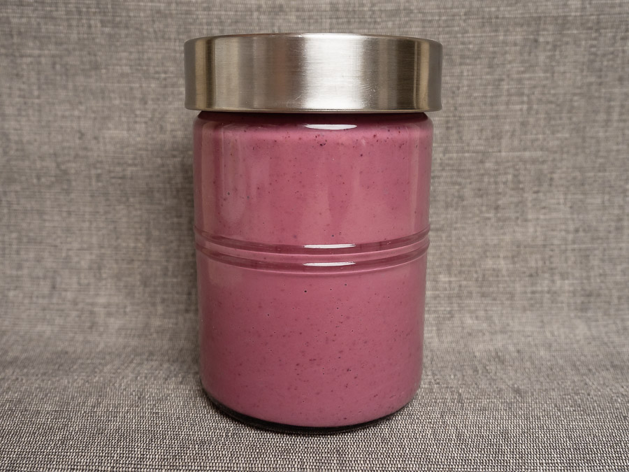 Bogyós gyümölcsös vegán görög joghurt krém üvegben, házi készítésű, laktózmentes és ekcéma-barát recept