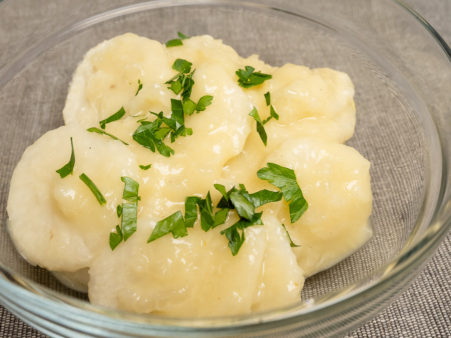 arós osztrák krumplisaláta petrezselyemmel, szaftos fényes állag